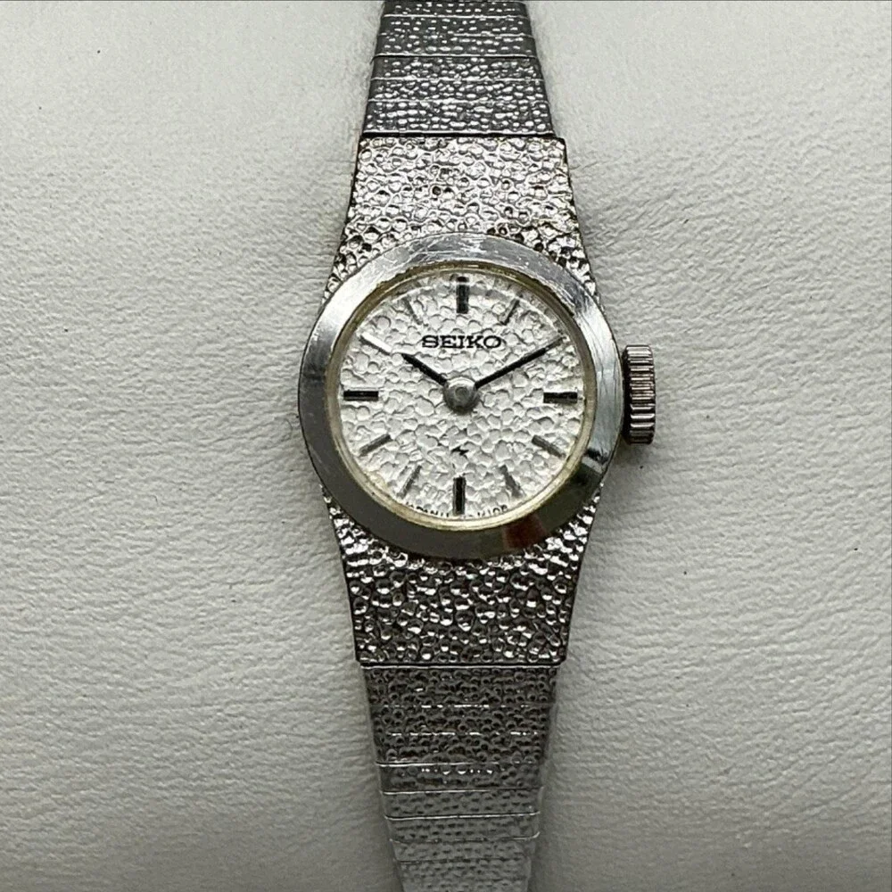 Vintage Seiko Womens Watch 16mm Silver Tone 11-0459 Round Dial Manual Wind 6.75